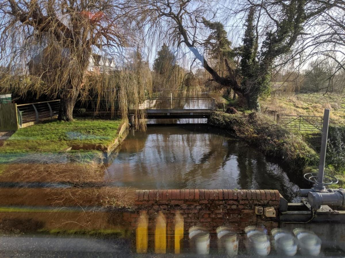 B&B At The Old Mill Worton  Εξωτερικό φωτογραφία